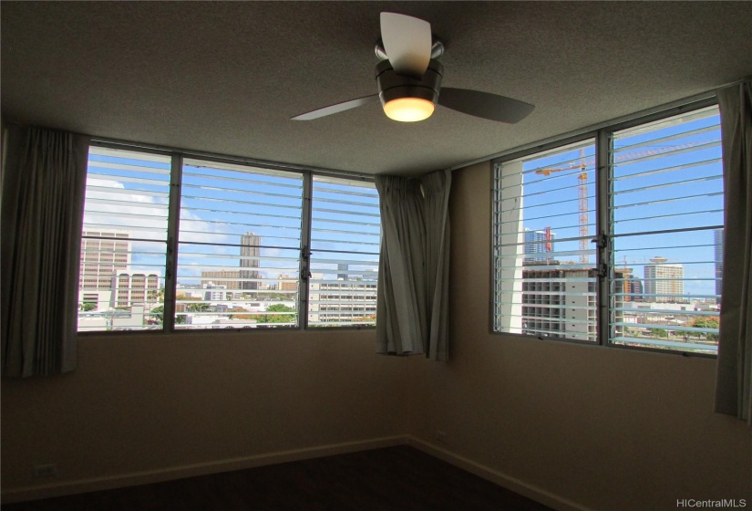 Large corner bedroom with new ceiling fan/light.  Lots of windows for light and cross breeze ventilation.