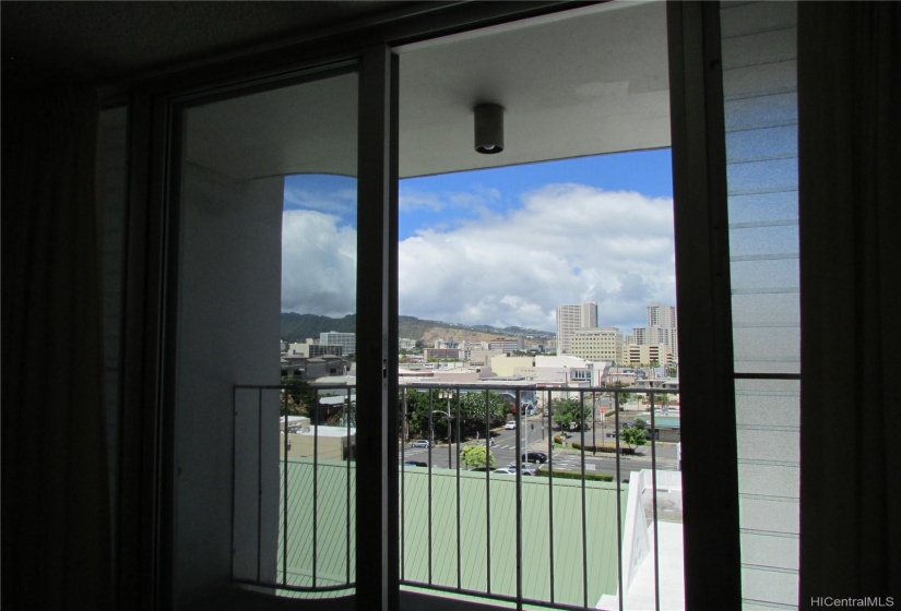 Beautiful newer sliding glass lanai door and screen door.