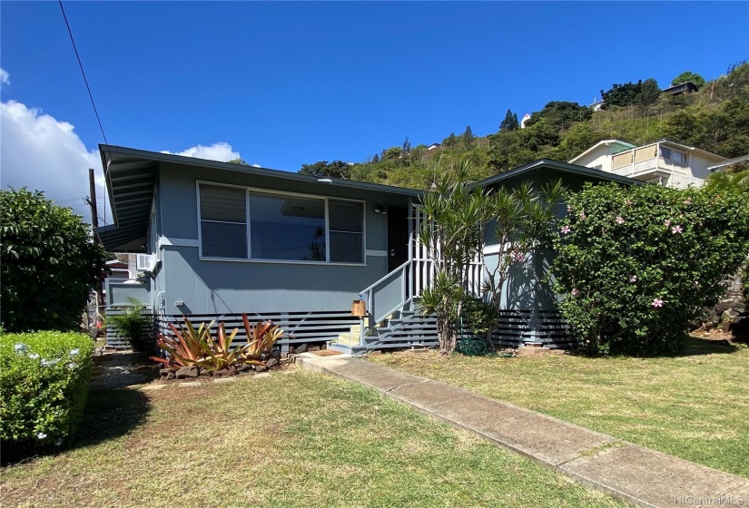 Large front yard and welcoming entry to this sweet home on Pakui St.