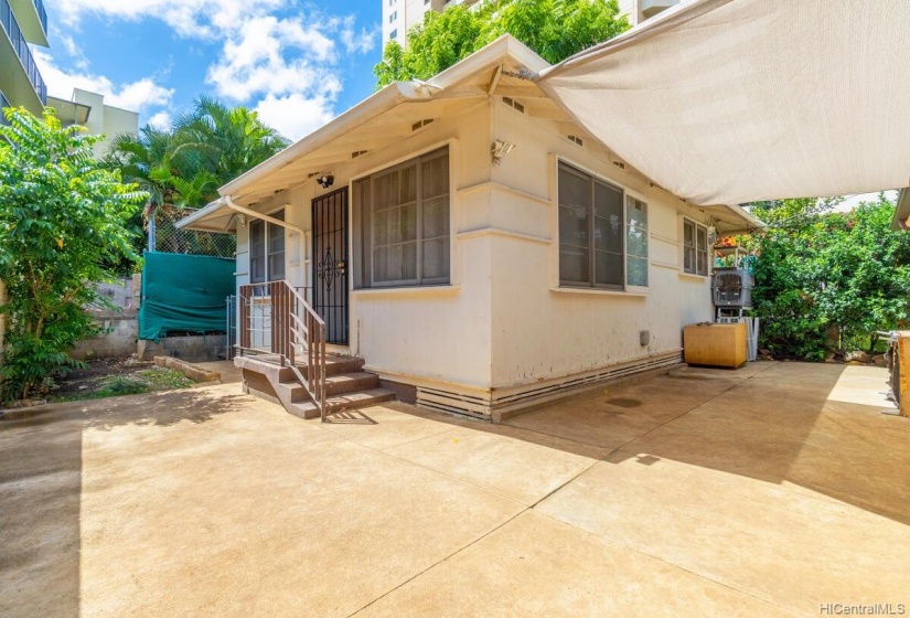 Back house, featuring 2 bedroom and 1 full bath.