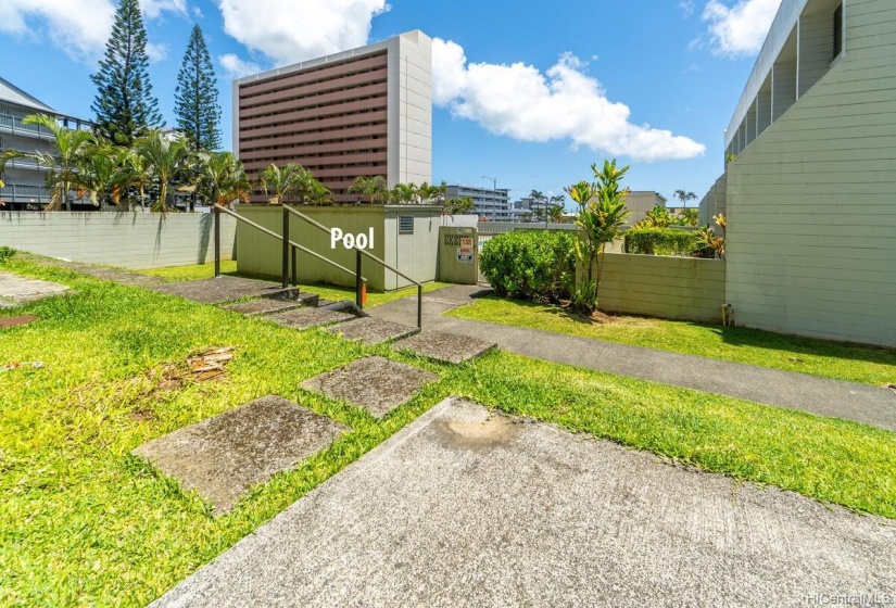 The lanai space includes this grassy area. With easy access to the pool!