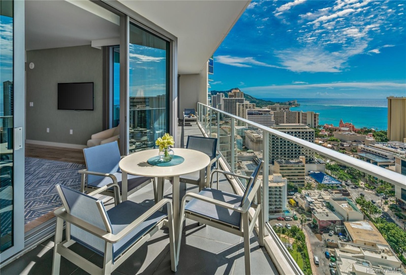 Sweeping views of Diamond Head, Waikiki Ocean Views from extra-long lanai! Living room windows opens wide for beautiful Hawaiian Breeze!