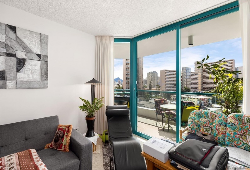 2 Bedroom Living Room with partial Diamond Head Views.