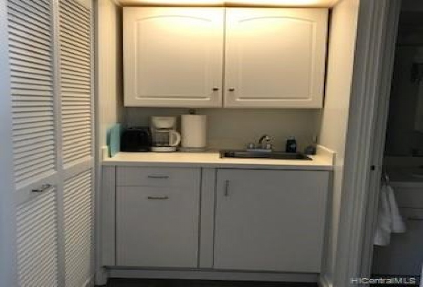 kitchen with sink, microwave and mini fridge, dishes, tableware,