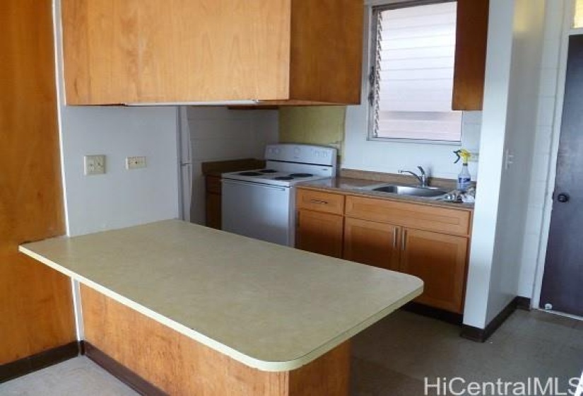 Kitchen w/island