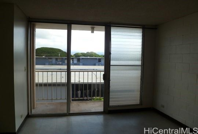 Sliding doors open to lanai.