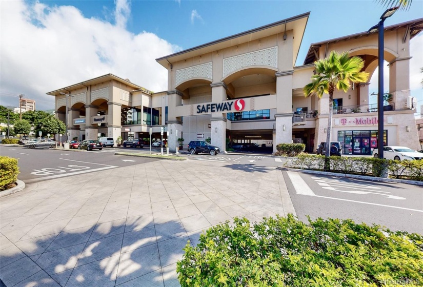 Safeway is just four blocks away, Longs Drugs is only two blocks away, and a variety of dining, shopping, and personal services are within a four-block radius.  Freeway access is five blocks away and there are multiple bus stops nearby as well.