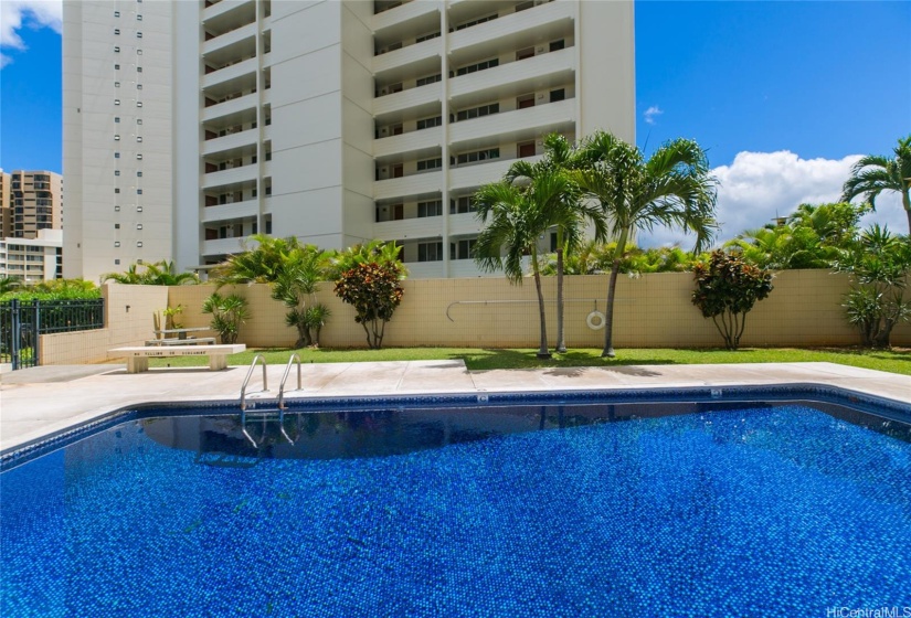 Beautiful welcoming swimming pool