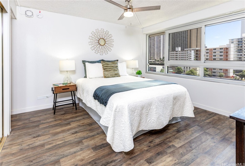 Large primary bedroom. The building has installed the fire life safety system required by Honolulu City Ordinance.