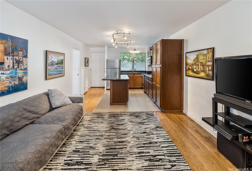 REAL HARDWOOD BAMBOO FLOORING IN SPACIOUS OPEN LIVING ROOM