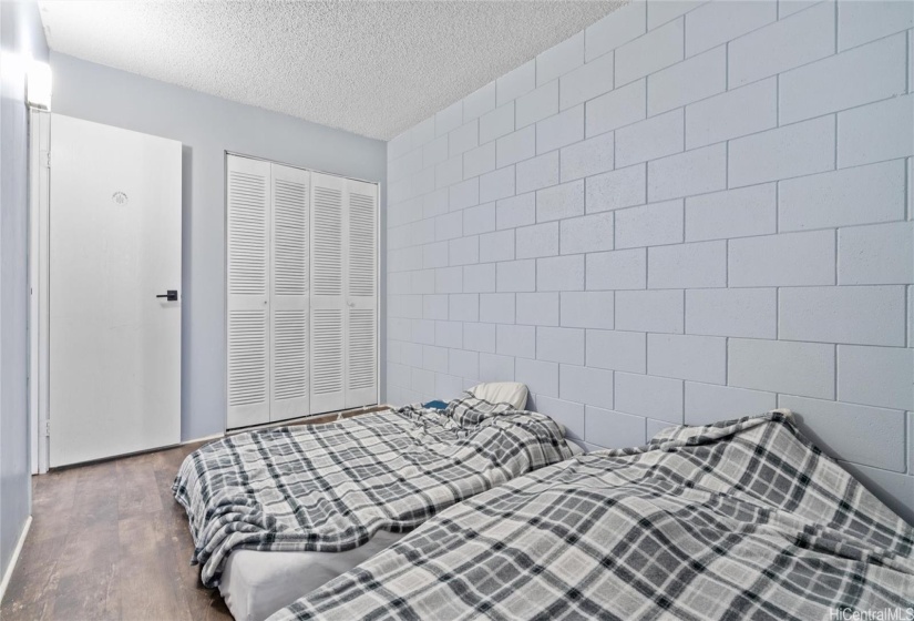 Secondary bedroom with  lots of space. This room can hold 2 bed!