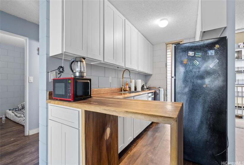 Beautiful Kitchen, without enhancements.