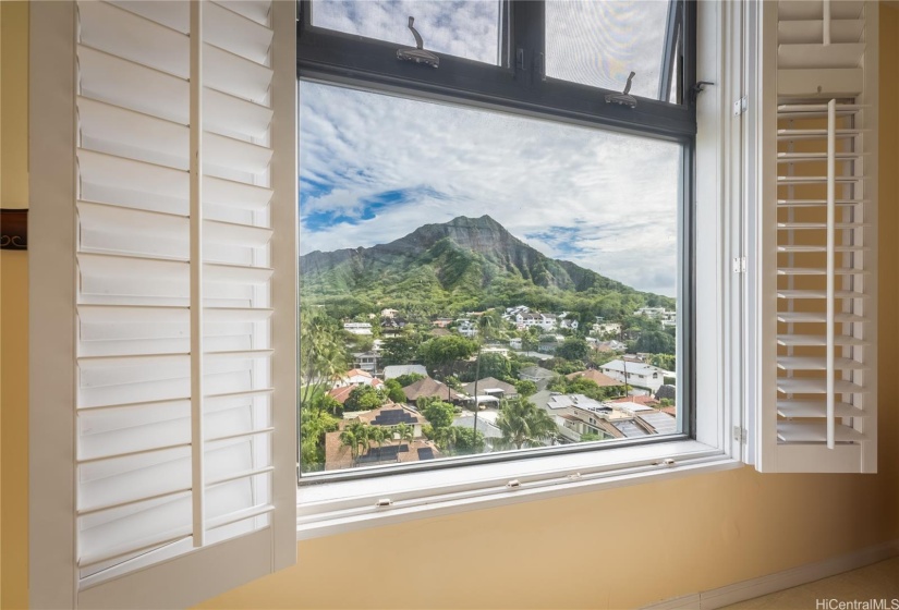 DIAMOND HEAD IN THE MORNING FROM MASTER BEDROOM