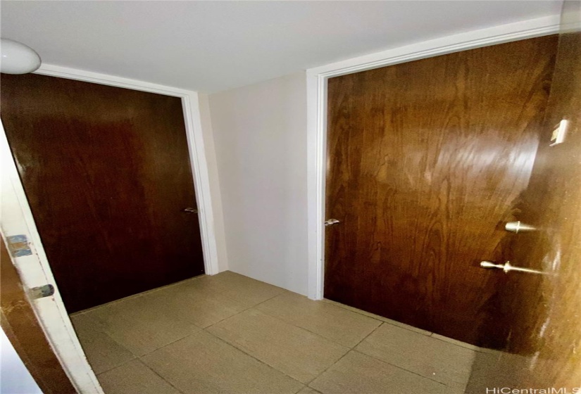 2 doors to enter  into each unit