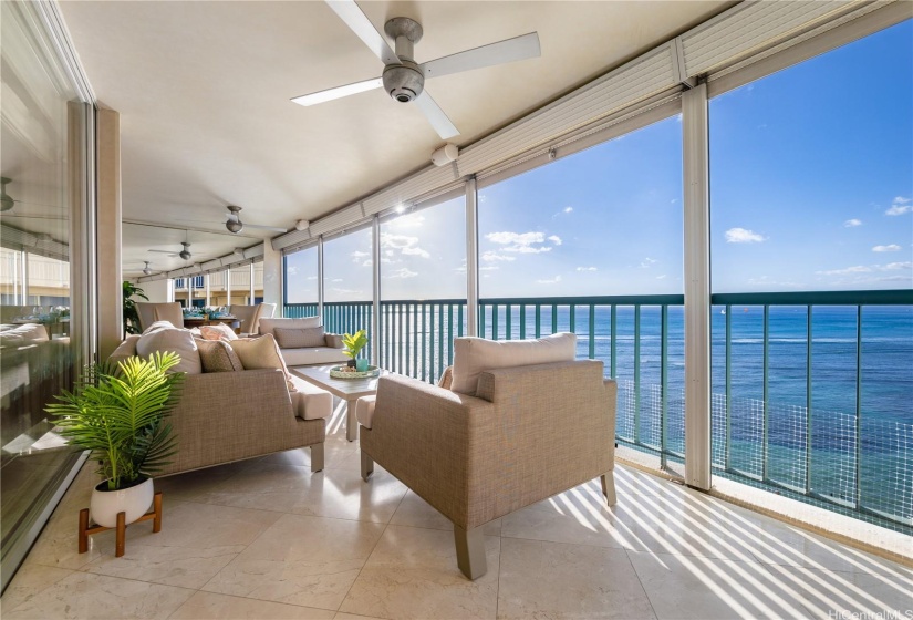 Hawaiian Tradewinds, the Surfers & Boats and the Perfect View of the Pacific Ocean here on the quiet side of Waikiki at the cusp of Diamond Head!