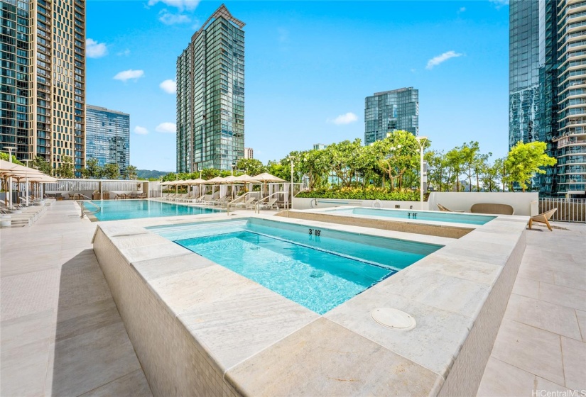 Two hot tubs for maximum relaxation