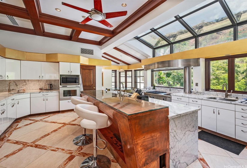 large open kitchen with everything you need. Diamond Head Hawaii.