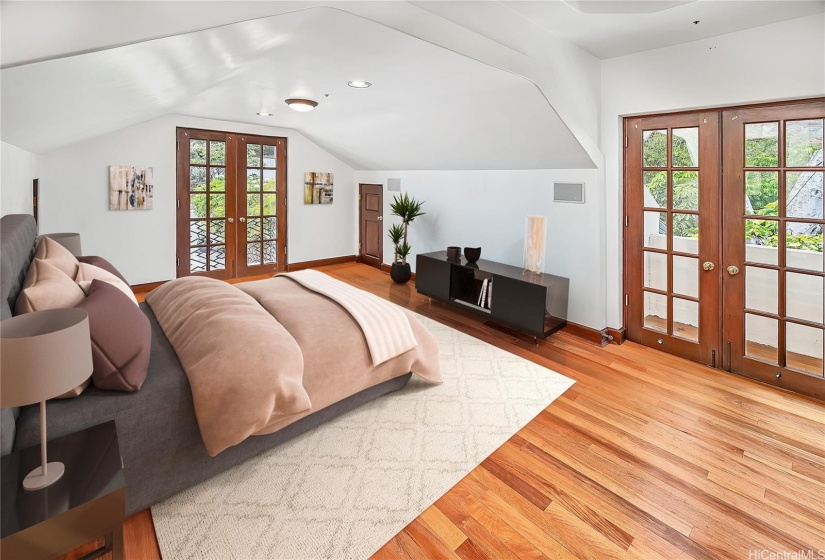 3rd guest bedroom with 2 small decks and nice mountain views. Diamond Head Hawaii.