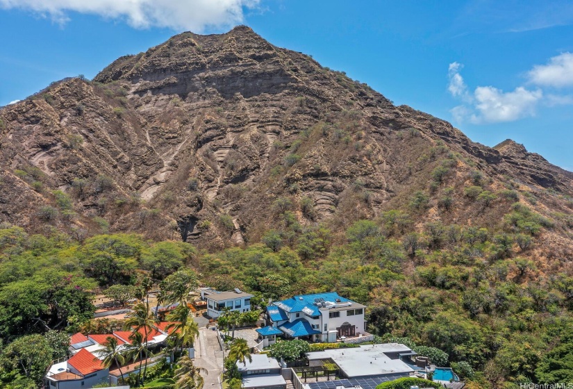 Located at the end of the road for great privacy. Diamond Head Hawaii.