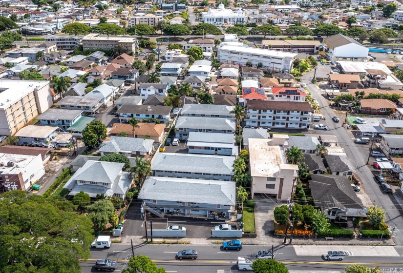 front Nuuanu Ave (5 gray roof buildings)