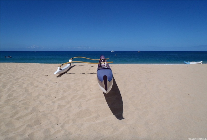 Or use the Moua and Upena beach accesses to enjoy World Famous Makaha Beach