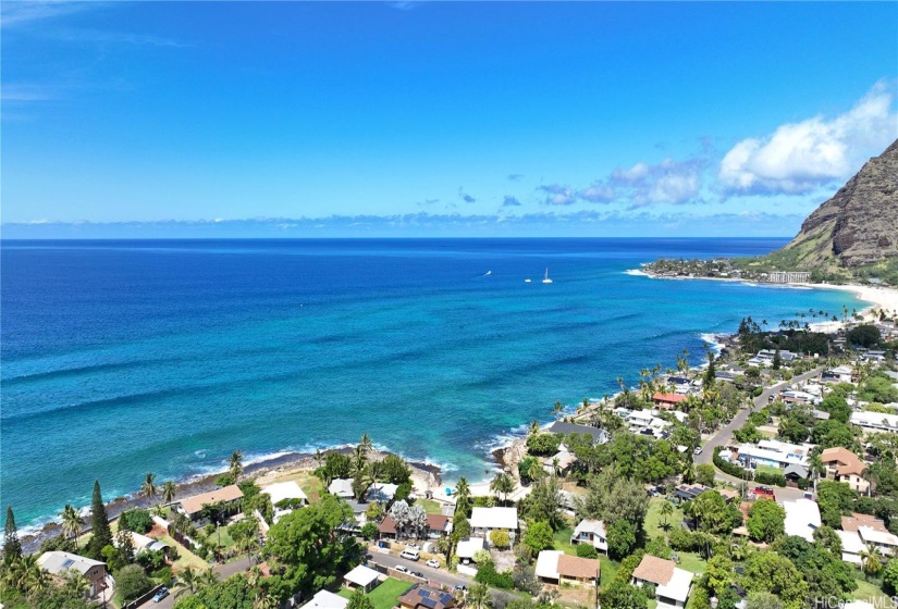 Snorkel boats off Makaha Beach