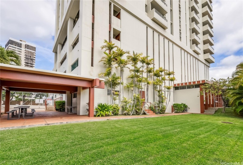 Beautifully landscaped yard and covered patio.