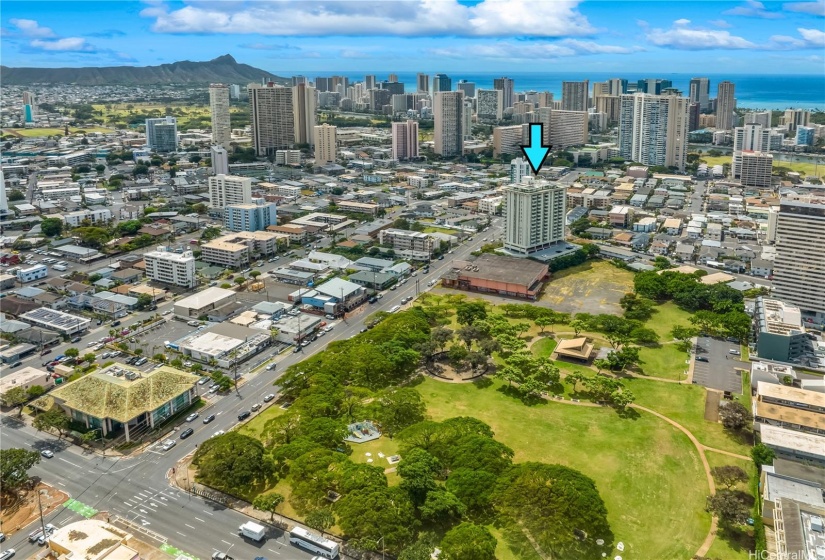 Conveniently located in Moiliili next to Old Stadium Park!