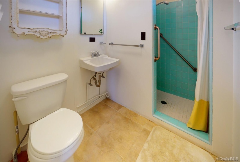 Separate entry studio full bath