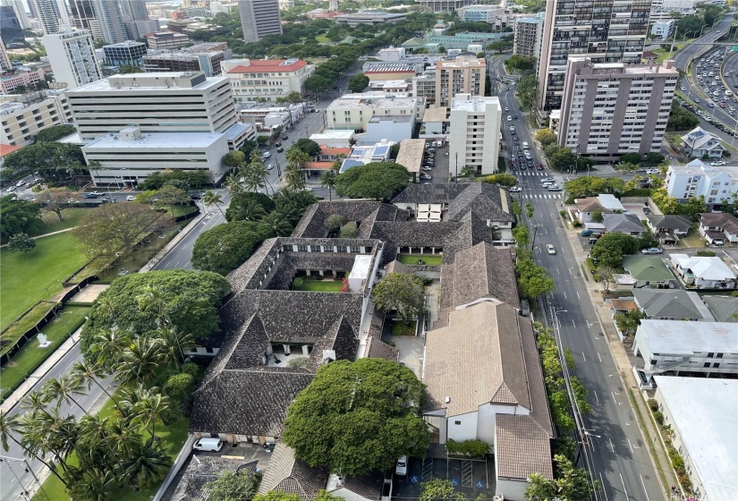 Honolulu's Museum and Academy of Arts across the street