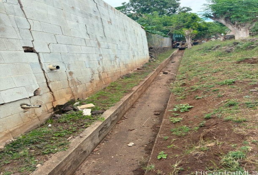 Drainage Easement - Facing property - Right Side