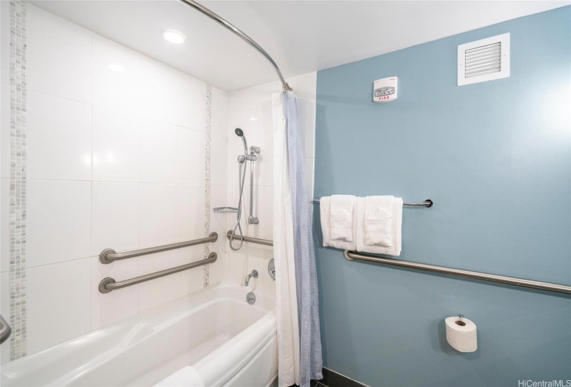 Large and Spacious Bathtub Area