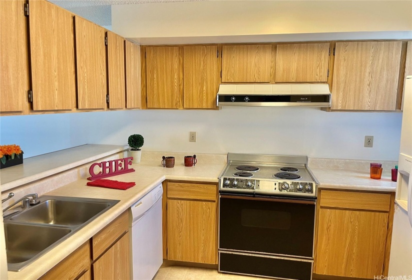 Spacious kitchen lots on counter space and cabinets