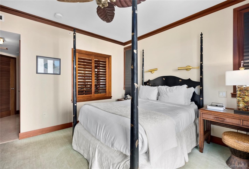 Luxurious and elegant master suite with direct access to the covered lanai. Central AC, ceiling fan, wall-mounted TV and en suite bathroom and walk in closet.