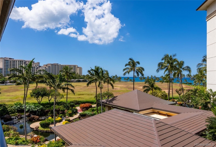 Ocean, garden and koi pond views from the lanai. Hear the tranquil sounds of the water feature near the koi pond.