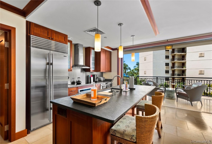 Plenty of space for groups of up to 8 to gather in this beautiful oceanfront resort vacation condo!