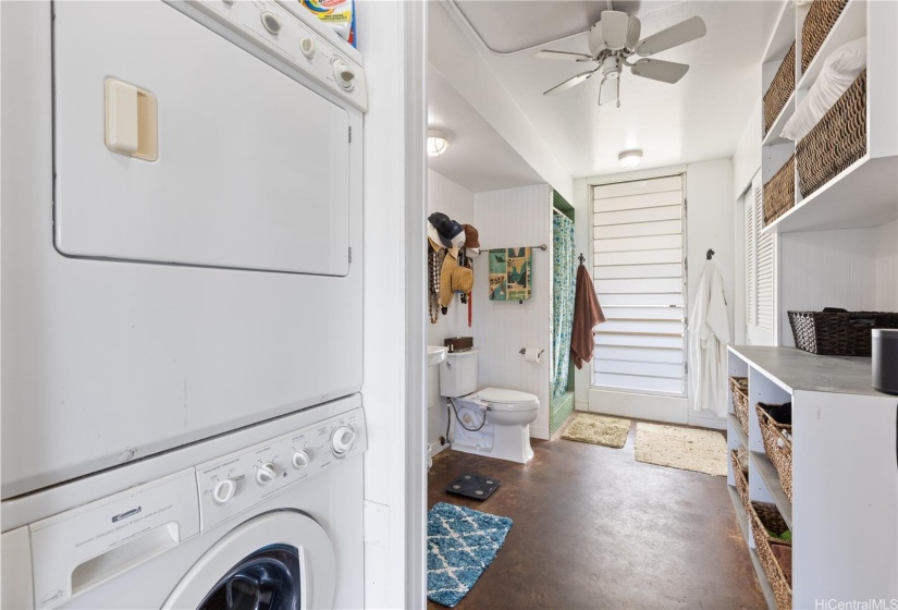 Washer and dryer conveniently in the unit