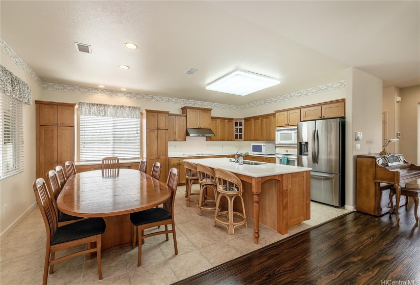 Kitchen and breakfast area view.