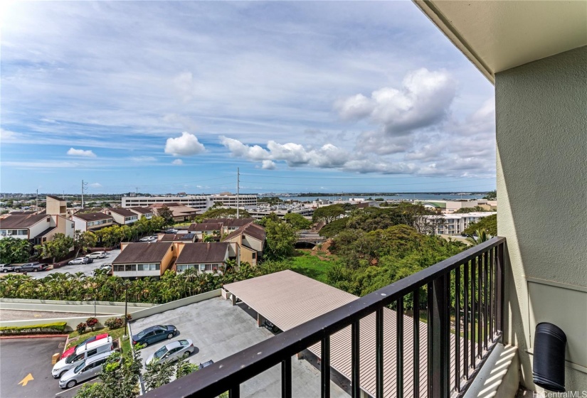 Not too high and not too low! The 6th floor offers very nice ocean and coast line views! Also lots of green, soothing vegetation. Even better in person!