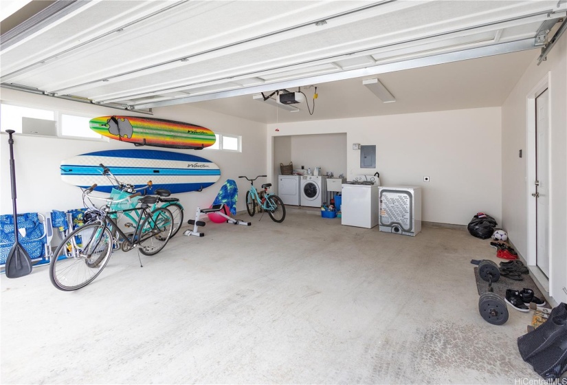 Large garage w/Laundry