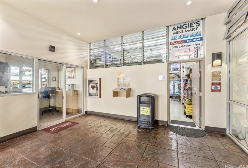 Convenience store at lobby.