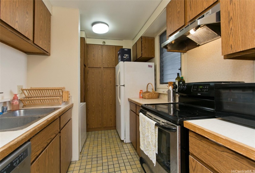 This full kitchen has plenty of cabinets and storage!