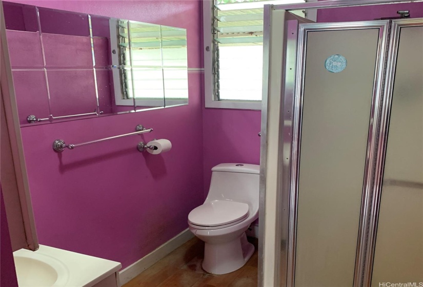 Unit 1 - Main House: Full bathroom