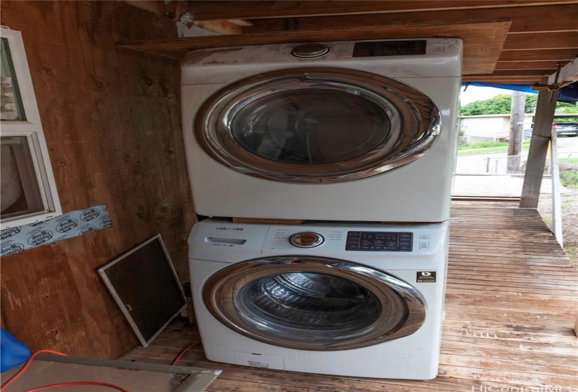 Washer/dryer on back lanai by kitchen door