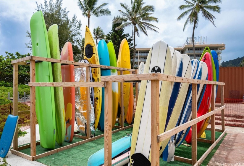 Standup Paddle, Surfboard & Kayak Storage