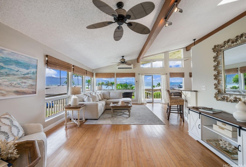 High ceilings in the living room and plenty of windows to take in the stunning views of Kaneohe Bay and the Ko'olau mountains, sunlight and tradewind breezes.  This room has a split AC unit, tinted windows and bamboo flooring.