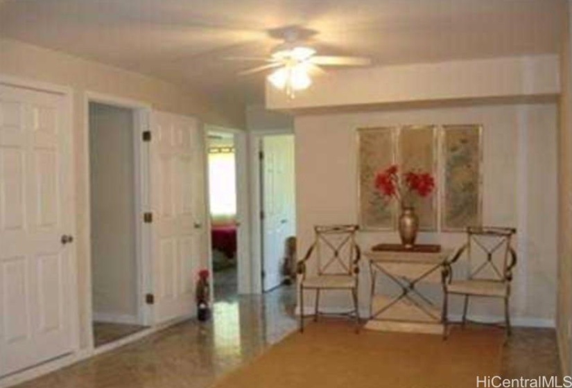 Downstairs area entering into the 2 bedrooms.