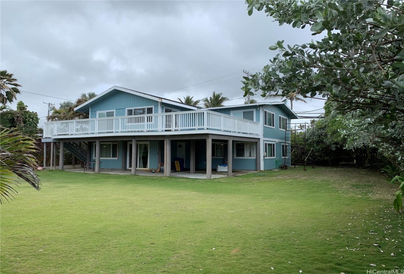 Happy tropical home with lots of room for the family