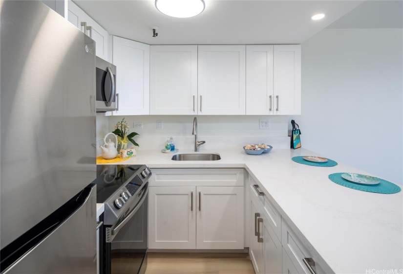 Remodeled kitchen 2024.  Brand new for you!  The lower cabinets have pull out drawers and soft close doors. New 1HP garage disposal. Come check out the wonderful brand new appliances.