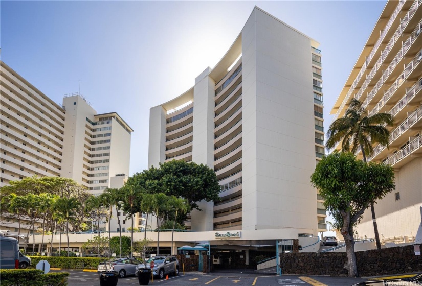 Sans Souci Building from Kalakaua Avenue